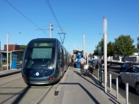 Prise du tram à Bordeaux