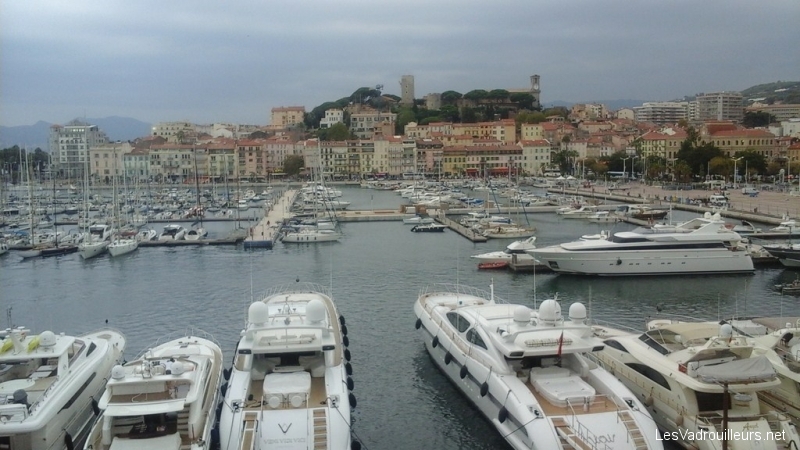 Vue sur le port de Cannes