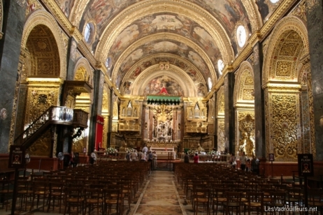 Intérieur de la co-cathédrale Saint-Jean