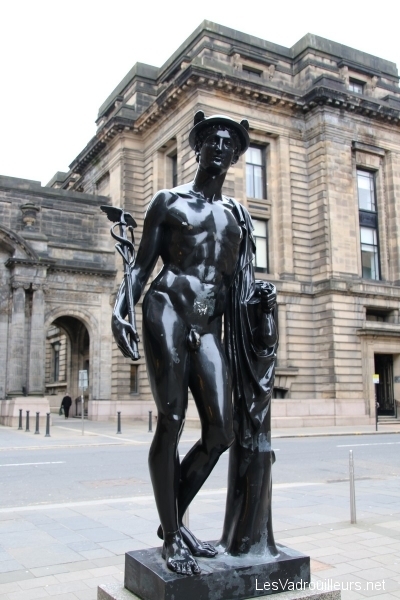 Statue dans une rue de Glasgow