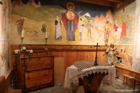 Intérieur petite chapelle