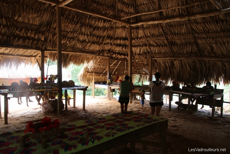 Réception dans une salle commune Embera