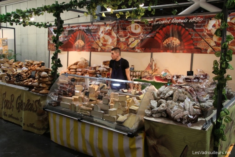 Stand fromages et charcuteries