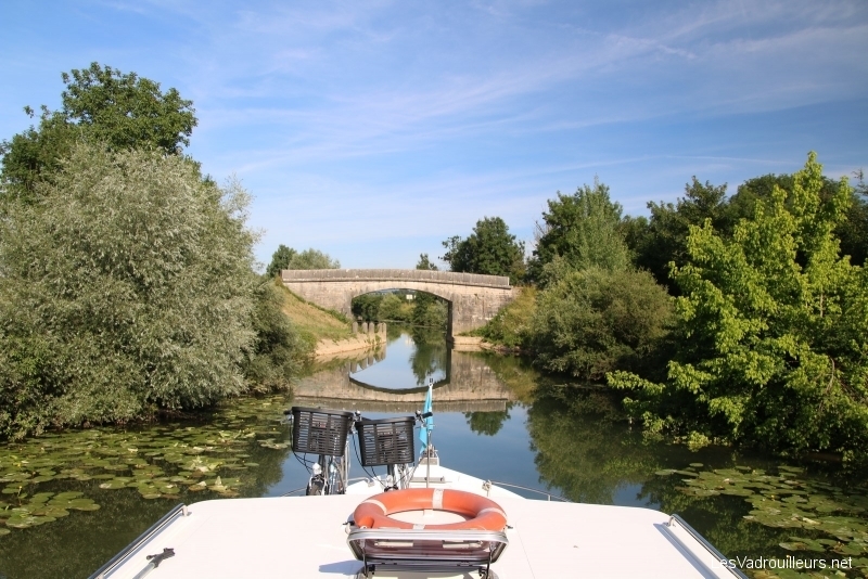 Navigation sur le canal du Rhône au Rhin