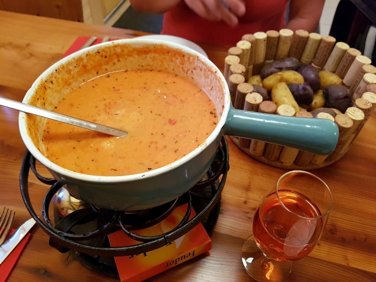 Val d'Hérens : fondue valaisanne aux tomates