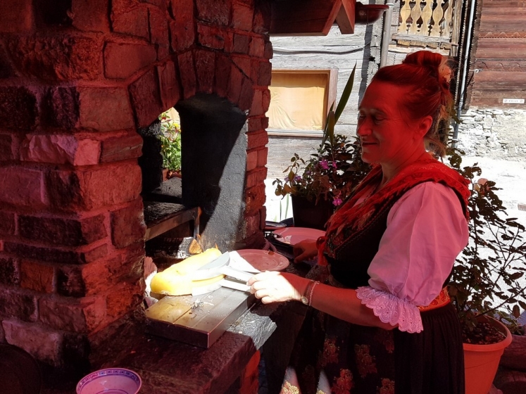 Val d'Hérens : Raclette au feu de bois