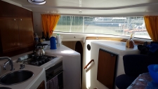 Découvrir la Baie de Somme : cabine intérieure du catamaran