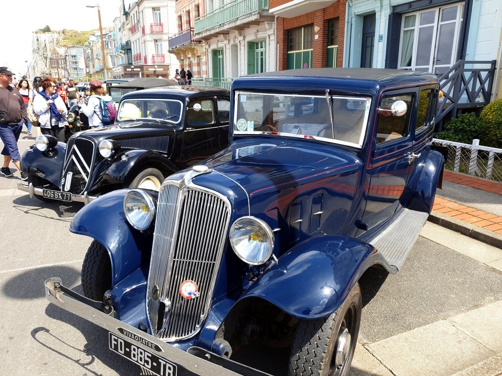 Des vieilles voitures à la Fête des Baigneurs de Mers-les-Bains