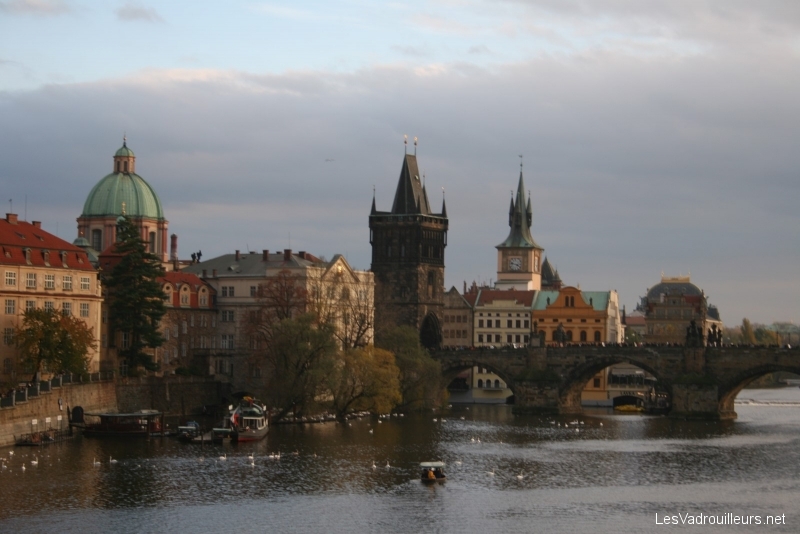 Lire la suite à propos de l’article Balade sur le lieu le plus romantique de Prague : le Pont Charles