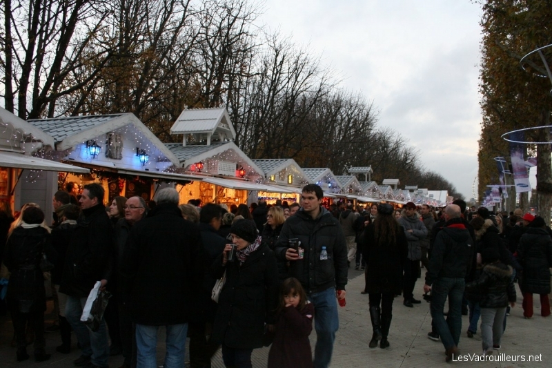 Lire la suite à propos de l’article Un dimanche à Paris : marchés de Noël, Grande Roue et illuminations
